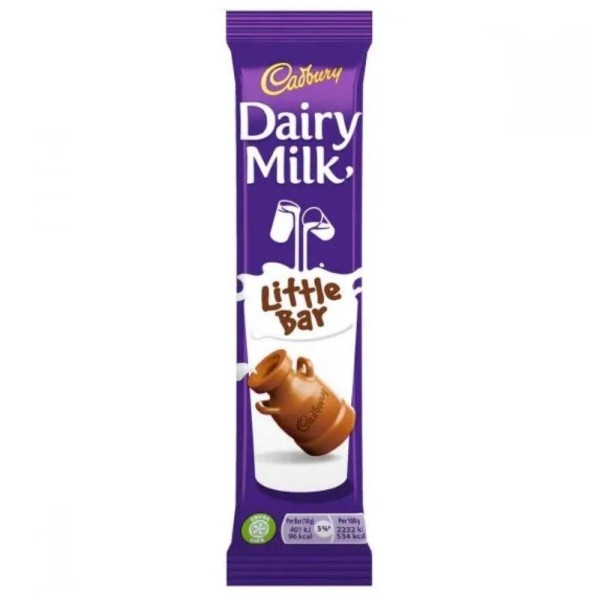 Cadbury-Dairy-Milk-Little-Bar-18g Cadbury Dairy Milk Little Bars 18 gr. Cadbury Dairy Milk Little Bars sono la versione mini della classica Dairy Milk. Una barretta compatta ma con tutto il gusto iconico del cioccolato al latte Cadbury: morbido, cremoso e ricco. Ogni barretta è pensata per essere consumata in un solo momento, rendendola perfetta per snack veloci, lunch box, vending o vendita in multipack