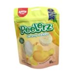 Amos Peelerz Gummy Banana 65 gr. Amos Peelerz Gummy Banana è una delle caramelle più virali del momento. La particolarità? Si possono “sbucciare” proprio come un frutto vero, grazie alla struttura peelable che rende l’esperienza unica e super divertente. Gummy peelable al gusto banana: si sbucciano come una vera banana. Divertenti, virali e super morbide.