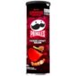 Pringles Stranger Things Upside Down Bacon è una delle edizioni limitate più ricercate della linea Pringles, ispirata alla serie cult Stranger Things. Il gusto bacon è intenso, affumicato e leggermente sapido, con un profilo deciso che richiama il bacon croccante. Il packaging “Upside Down” rende il prodotto immediatamente riconoscibile: un mix perfetto tra snack e cultura pop. Ideale per fan della serie, collezionisti e per chi vuole qualcosa di diverso dalle classiche patatine. La consistenza resta quella iconica Pringles: croccante, uniforme e irresistibile, con un sapore forte che si distingue subito a scaffale.