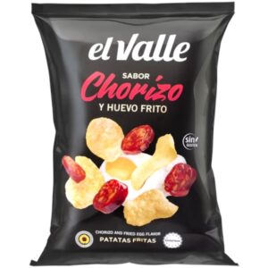 El Valle Chorizo y Huevo Frito 150 gr. El Valle Chorizo y Huevo Frito è una delle varianti più particolari della linea gourmet El Valle. Queste patatine si ispirano a uno dei sapori più iconici della cucina spagnola: chorizo speziato e uovo fritto. Il gusto è ricco e intenso, con note affumicate e leggermente speziate del chorizo bilanciate dalla componente cremosa e sapida dell’uovo fritto. Il risultato è uno snack deciso, diverso dalle classiche chips e perfetto per chi cerca sapori internazionali fuori dal comune.