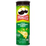 Pringles Rich Cheesy Garlic 102g – Chips Formaggio e Aglio Limited Edition. Le Pringles Rich Cheesy Garlic uniscono il sapore intenso del formaggio cremoso alle note ricche e aromatiche dell’aglio tostato. Una limited edition asiatica super saporita per veri fan degli snack bold.