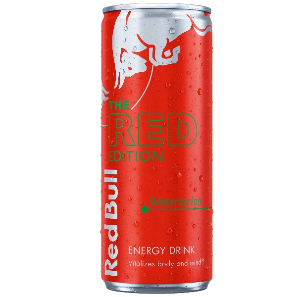 Red Bull Red Edition Watermelon 250 ml. La Red Bull Red Edition Watermelon combina il gusto fresco e dolce dell’anguria con la classica formula energetica Red Bull. Una delle varianti più amate della linea Editions, perfetta ghiacciata. Red Bull Red Edition Watermelon offre un mix super rinfrescante tra il sapore succoso dell’anguria e la classica energia Red Bull. Dolce, fruttata e leggermente tropicale, questa variante è ideale per chi cerca un energy drink dal gusto estivo e easy drinking senza rinunciare alla carica di caffeina e taurina.