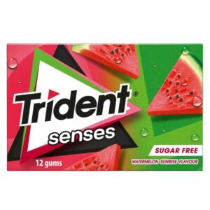 Trident Senses Watermelon 23 gr. Trident Senses Watermelon è una chewing gum sugar free dal gusto anguria dolce e succosa, pensata per offrire una freschezza lunga durata con un profilo fruttato intenso. La consistenza è morbida e piacevole da masticare, mentre il sapore watermelon ricorda un’anguria estiva fresca e dolce. Fa parte della linea “Senses”, famosa per gusti più aromatici e coinvolgenti rispetto alle classiche gomme mint.
