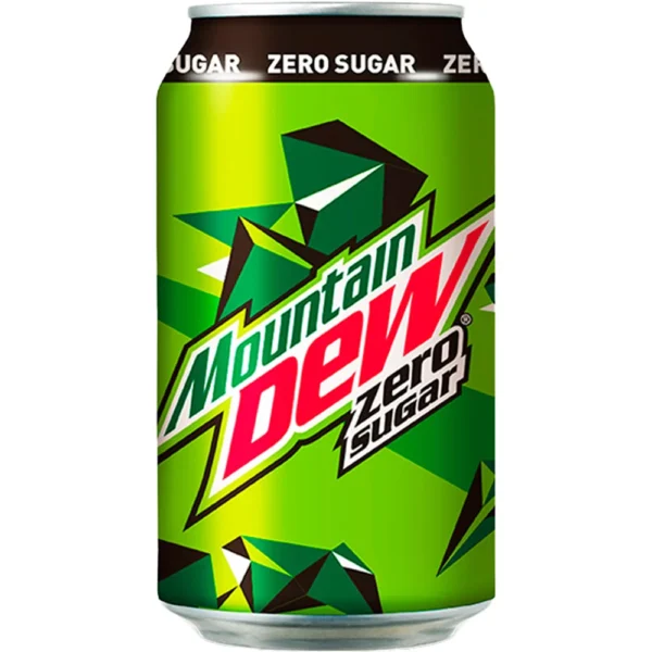 Mountain Dew Original Zero Korea 355 ml. Mountain Dew Original Zero Korea è la versione coreana senza zuccheri della celebre soda agrumata americana. Mantiene il caratteristico sapore citrus intenso di Mountain Dew, con la stessa effervescenza energica e rinfrescante, ma con zero zuccheri e poche calorie. La versione coreana è particolarmente ricercata dagli appassionati di bevande import grazie alla sua grafica esclusiva e alla distribuzione limitata al mercato asiatico. Il gusto rimane fedele all'originale: agrumi, lime e limone con il classico carattere Mountain Dew che l'ha resa famosa in tutto il mondo.