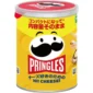 Pringles Hi! Cheese Korea 48 gr. Pringles Hi! Cheese è una delle varianti più popolari del mercato coreano, pensata per gli amanti dei sapori ricchi e cremosi. Questa edizione combina la classica croccantezza delle Pringles con un intenso gusto formaggio che ricorda cheddar e cheese snack americani. Il sapore è deciso ma equilibrato, con una nota lattosa e leggermente burrosa che rende ogni chips estremamente gustosa. Rispetto alle classiche versioni europee, la ricetta asiatica punta maggiormente sulla cremosità e sulla componente umami, offrendo un'esperienza diversa e molto apprezzata dagli appassionati di snack internazionali.