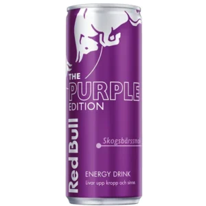 Red Bull Wild Berry 250 ml. Red Bull The Purple Edition Wild Berries è una delle edizioni più amate della gamma Red Bull internazionale. Questa variante, molto diffusa nei paesi scandinavi, combina la classica formula energetica Red Bull con un gusto intenso di frutti di bosco selvatici. Il termine svedese "Skogsbär" significa letteralmente "frutti di bosco del bosco" e richiama il profilo aromatico di mirtillo, mora, ribes nero e altri piccoli frutti nordici. Il risultato è una bevanda fruttata, leggermente acidula e molto rinfrescante.