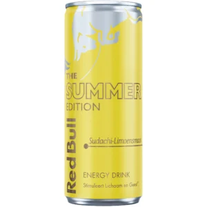 Red Bull Summer Sudachi-Lime 250 ml. Red Bull Summer Edition Sudachi Lime è una delle edizioni stagionali più particolari mai lanciate da Red Bull in Giappone. Questa variante combina la classica energia Red Bull con il gusto unico del Sudachi, un piccolo agrume giapponese originario della prefettura di Tokushima, famoso per il suo profilo aromatico intenso e rinfrescante. Il risultato è una bevanda agrumata dal carattere vivace, con note che ricordano lime, yuzu e limone verde. Il gusto è meno dolce rispetto ad altre Edition e punta maggiormente sulla freschezza e sulla componente citrica.