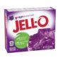 Jell-O Grape 85 g. Porta in tavola tutto il gusto della classica gelatina americana con Jell-O Grape. Il suo intenso sapore d'uva e la preparazione semplicissima la rendono perfetta come dessert fresco, per feste, compleanni o per creare dolci creativi come cheesecake, parfait e gelatine a strati.