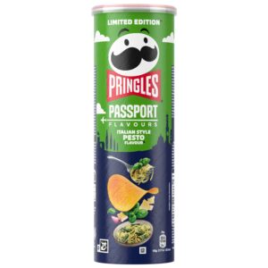 Scopri Pringles Passport Italian Style Pesto, l'edizione limitata della collezione Passport che celebra i sapori autentici dell'Italia. Ogni chip racchiude il gusto ricco e aromatico del pesto, con note di basilico, formaggio e aglio, per un'esperienza irresistibile in perfetto stile italiano. Ideali per aperitivi, snack o da condividere con gli amici, queste Pringles in edizione limitata sono perfette per gli amanti dei gusti internazionali e delle novità esclusive.