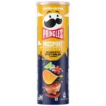 Parti per un viaggio di gusto con le Pringles Passport Flavours Mexican Style Spicy Salsa: chips croccanti ispirate ai sapori autentici della salsa messicana piccante.