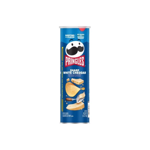 Pringles Sharp White Cheddar 158 Gr. Cheddar più intenso. Più deciso. Più Pringles! 🧀🥔🔥 Le Pringles Sharp White Cheddar portano il classico crunch delle Pringles in una nuova versione dedicata agli amanti dei formaggi dal gusto più pronunciato. Ogni chips è ricoperta da un condimento al white cheddar, arricchito da buttermilk e aromi naturali, creando un profilo cremoso, saporito e decisamente cheesy.