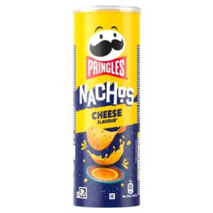 Pringles Nachos Cheese Flavour 150 g Le Pringles Nachos Cheese Flavour portano tutto il gusto degli snack al formaggio in una versione croccante e sfiziosa! Realizzate principalmente con farina di mais e arricchite da un condimento al formaggio, offrono un sapore intenso e saporito, accompagnato da una consistenza croccante che conquista fin dal primo morso.