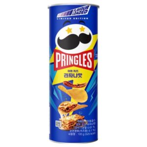 Le Pringles Flavour Loaded Mild Cheese Lasagna sono patatine croccanti in edizione limitata, ispirate al gusto ricco e cremoso della lasagna al formaggio. Questa variante coreana combina note di formaggio delicato e pasta al forno, per uno snack originale e saporito.